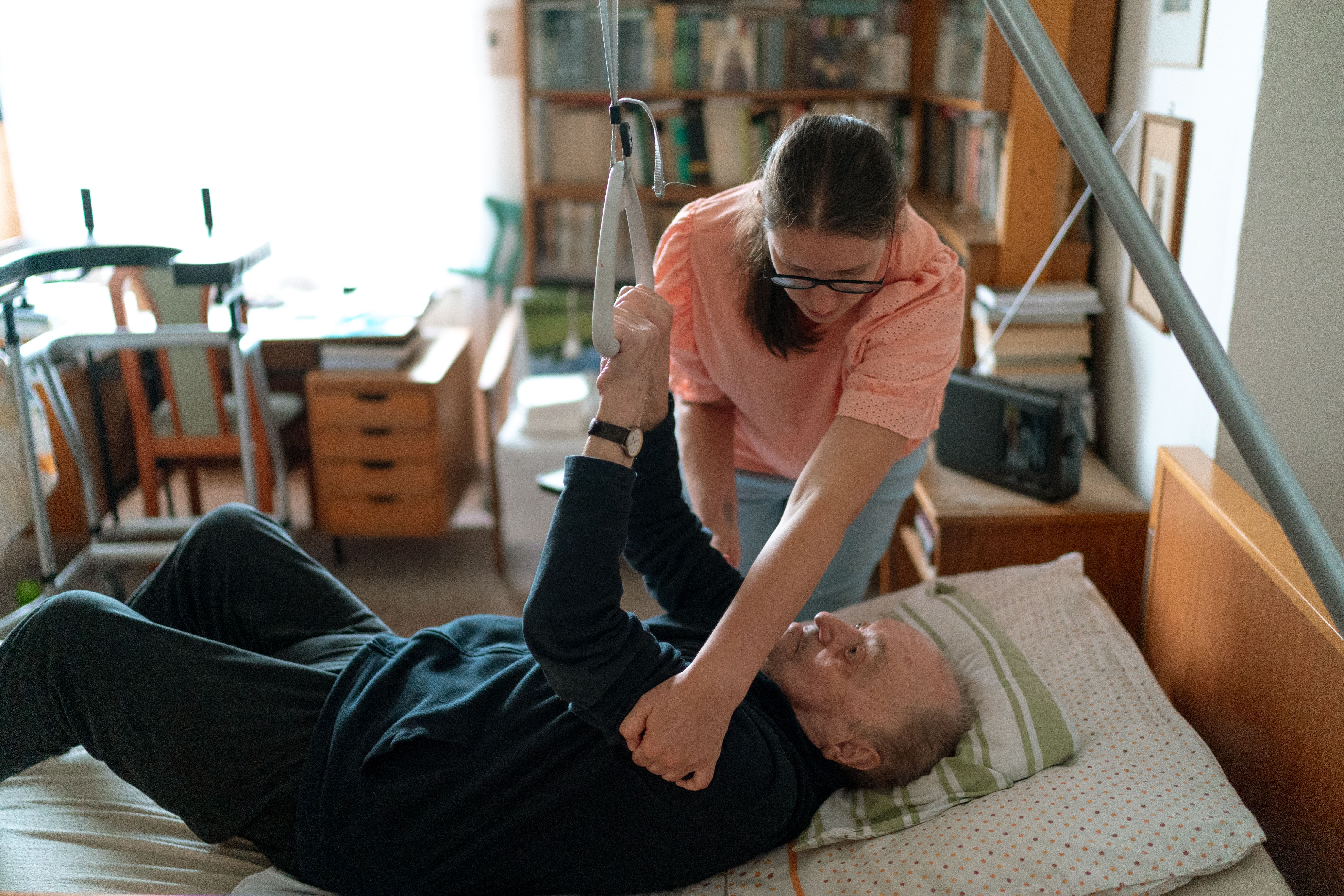Beginner’s Guide to Manual Handling in Care Homes